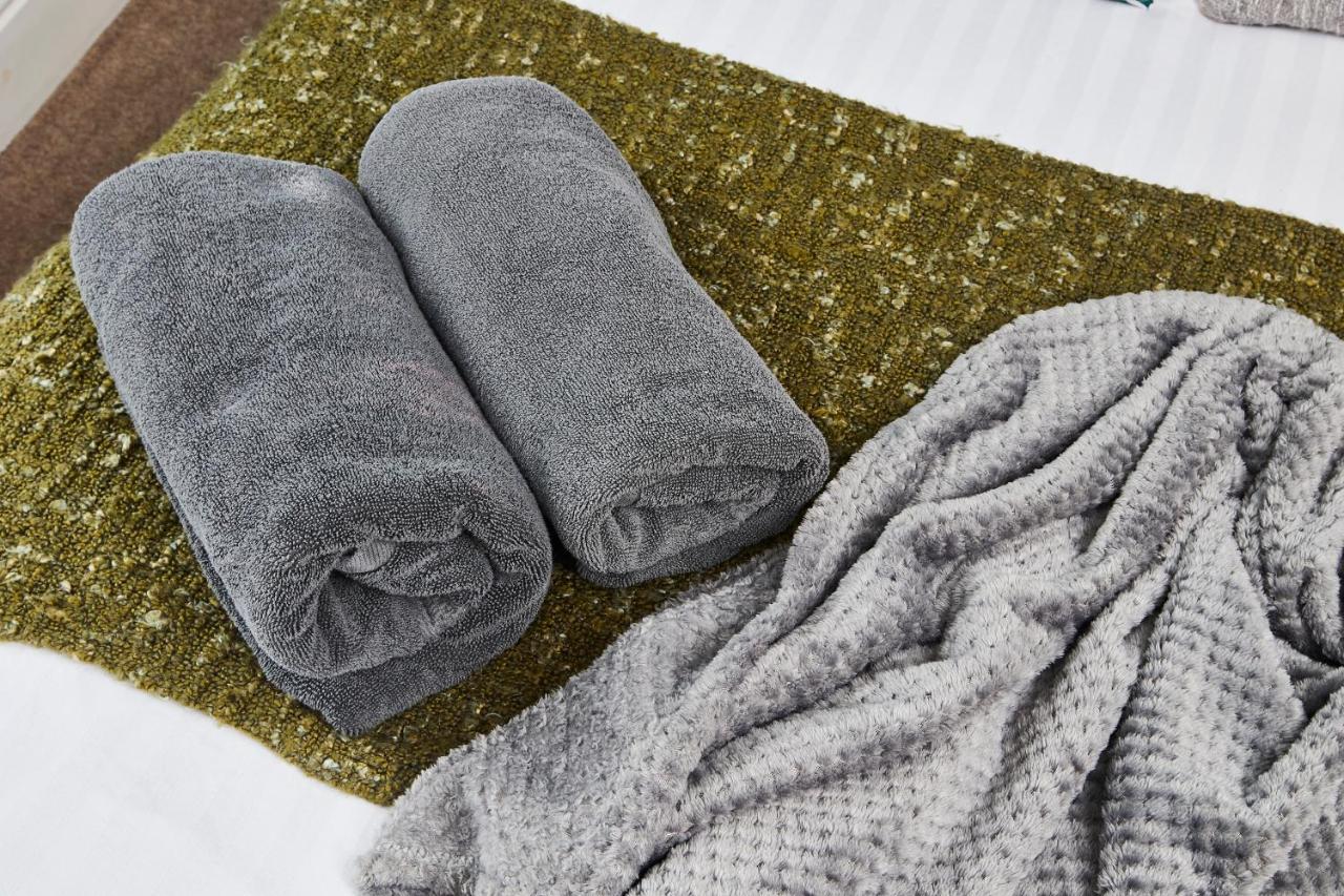 Striking Monroe Suite! Bath Luaran gambar